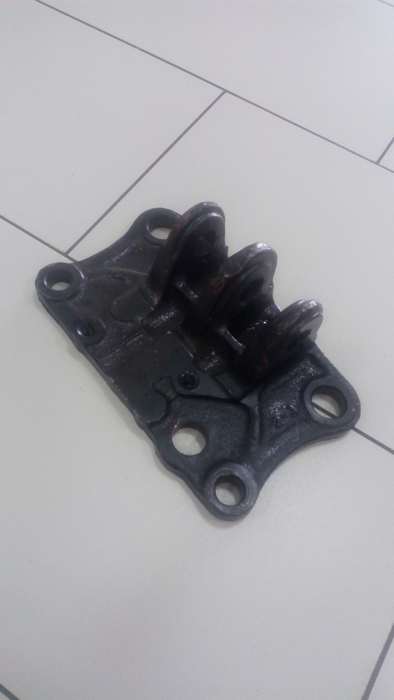 Кронштейн гидроцилиндра — 1