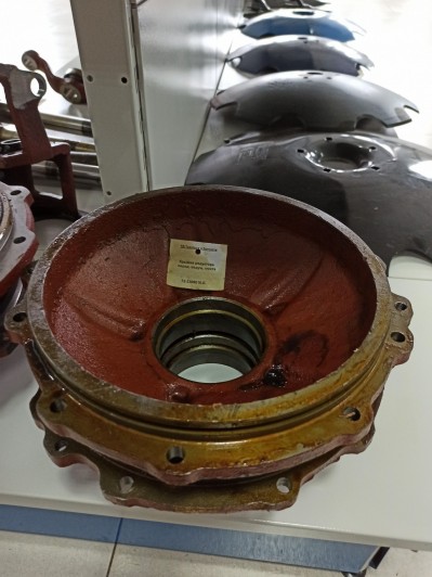 Крышка редуктора перед. ведущ. моста