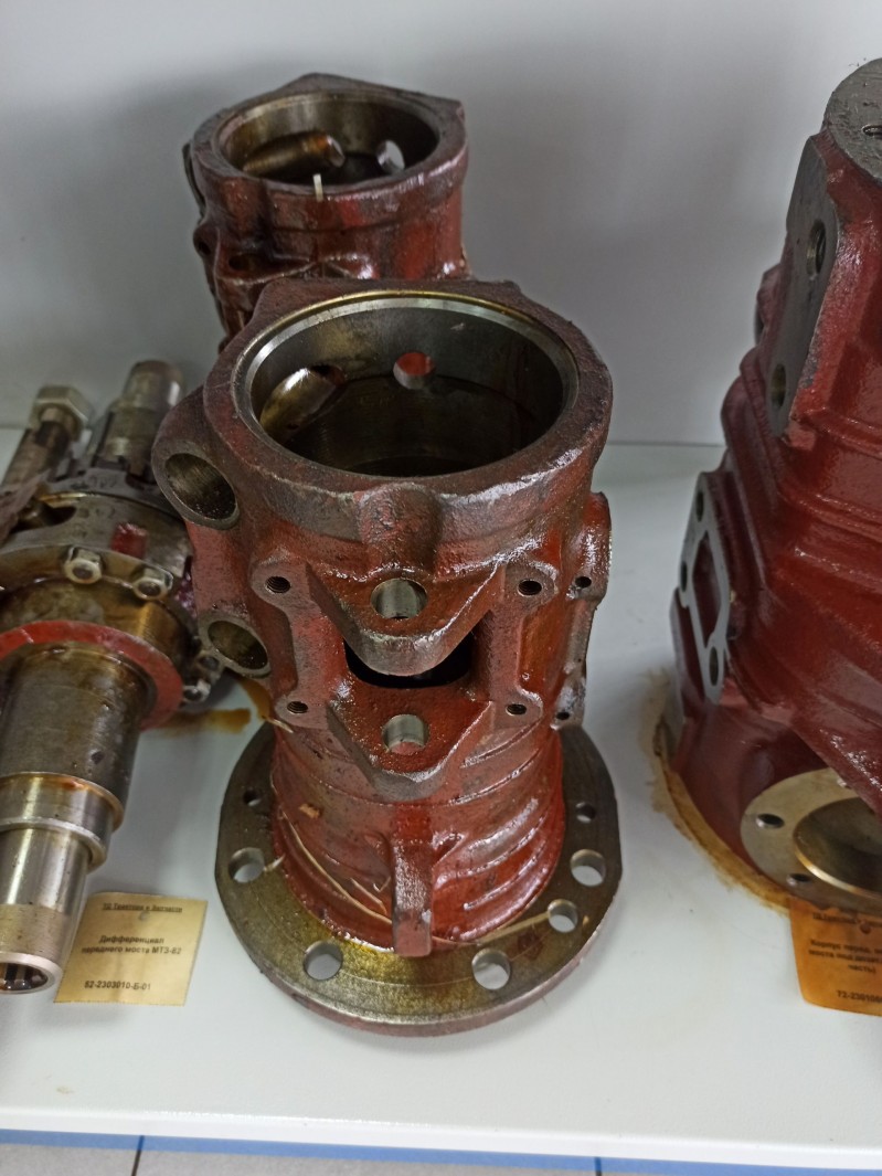 Крышка картера переднего моста — 1