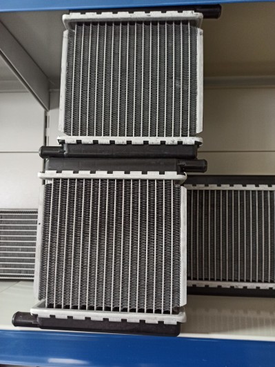 Радиатор отопителя (алюм.)