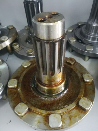 Фланец редук.перед.моста с болтами (8шпилек)